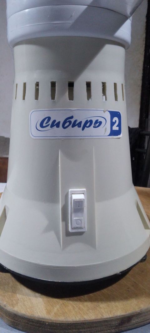 Sibir-2 elektrikli süd ayranı (səpmə) aparatıdır. 1 ay olar alinib 240 — Mətbəx texnikası