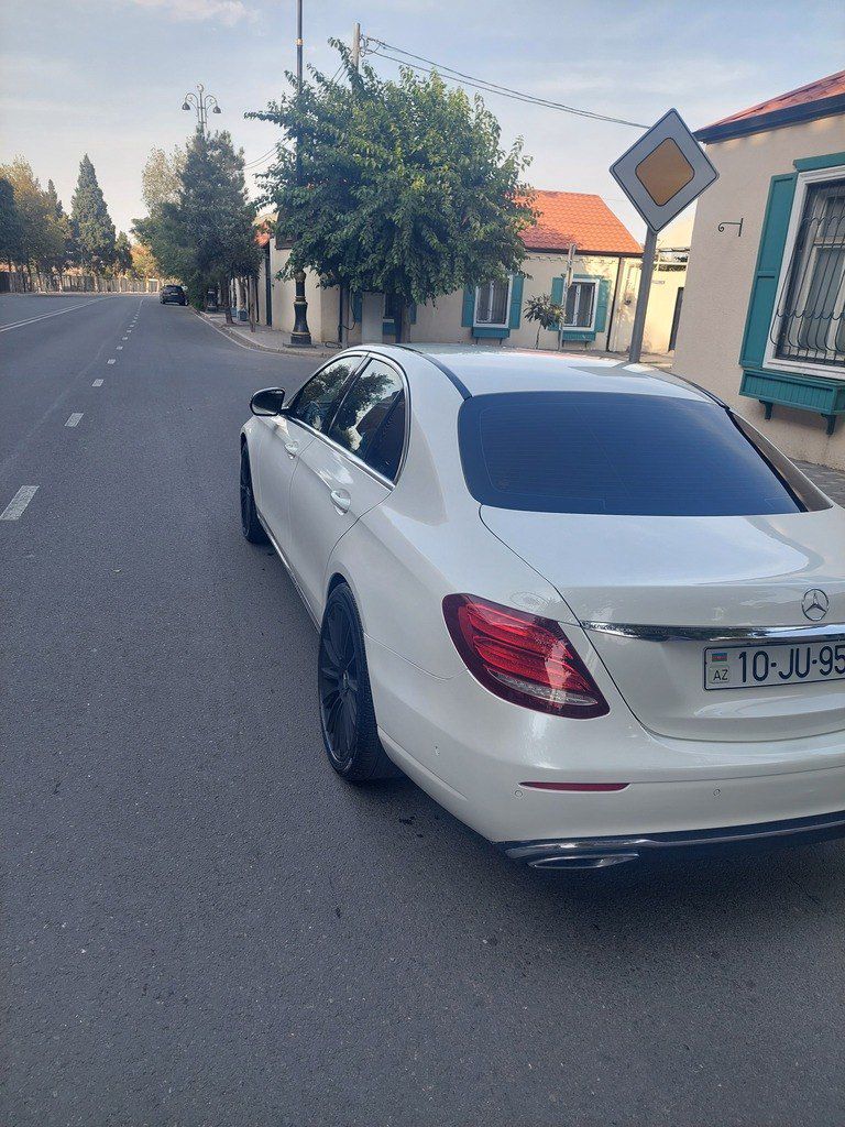 Mercedes E 220 d 4MATIC, 2.0 L, 2018 il, 300 000 km 10-JU-956 — Avtomobillər, Gəncə (5)