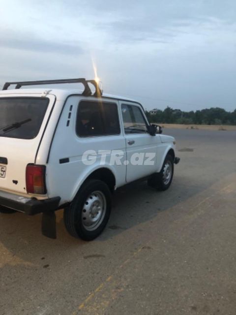 Lada (VAZ) 2121 Niva (4x4) 1.7 L, 2000, 251 000 km — Salyan
