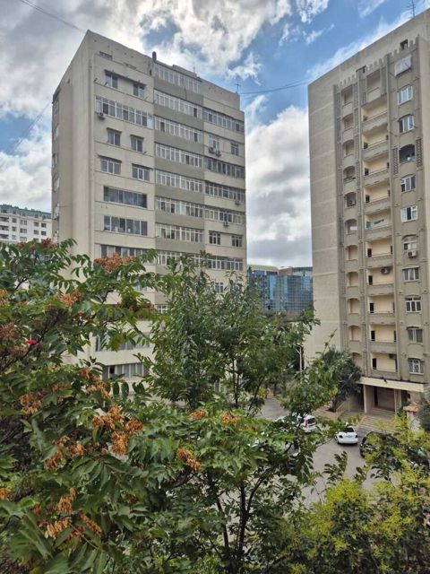 Satılır 3 otaqlı köhnə tikili 70 m² — Bakı