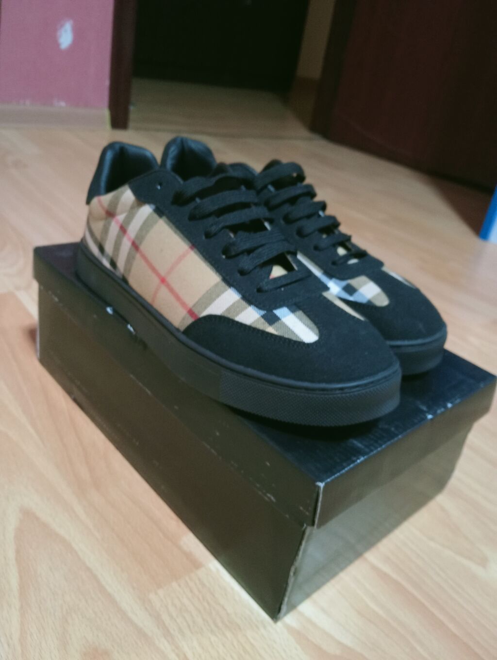 Burberry kişi krossovkaları - Model: Aşağı profilli, bağcıqlı — Krossovkalar, Bakı (2)