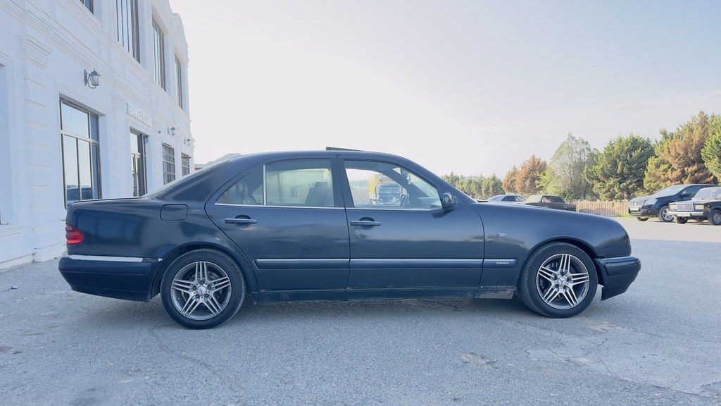 Mercedes E 230, 2.3 L, 1996 il, 525 000 km 90-FG-422 — Avtomobillər, Bakı (2)