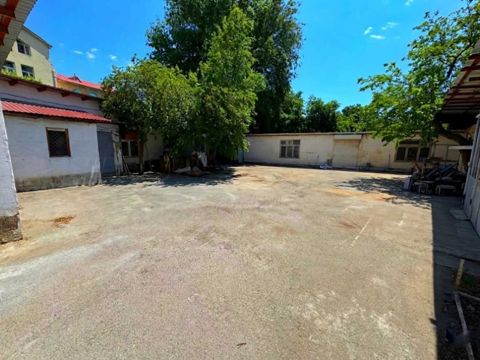 Satılır obyekt 1000 m² — Bakı