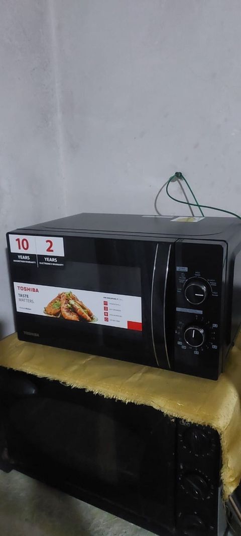Toshiba mikrodalğalı soba – mexaniki idarəetmə - Rəng: qara, şüşə — Bakı