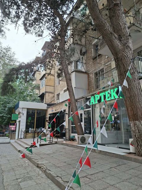 Satılır 2 otaqlı köhnə tikili 60 m² — Bakı