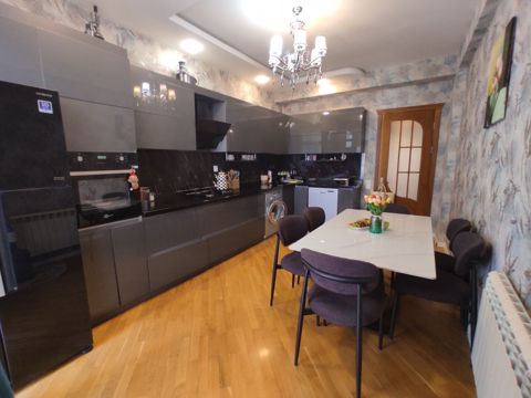 Satılır 4 otaqlı yeni tikili 181 m² — Bakı