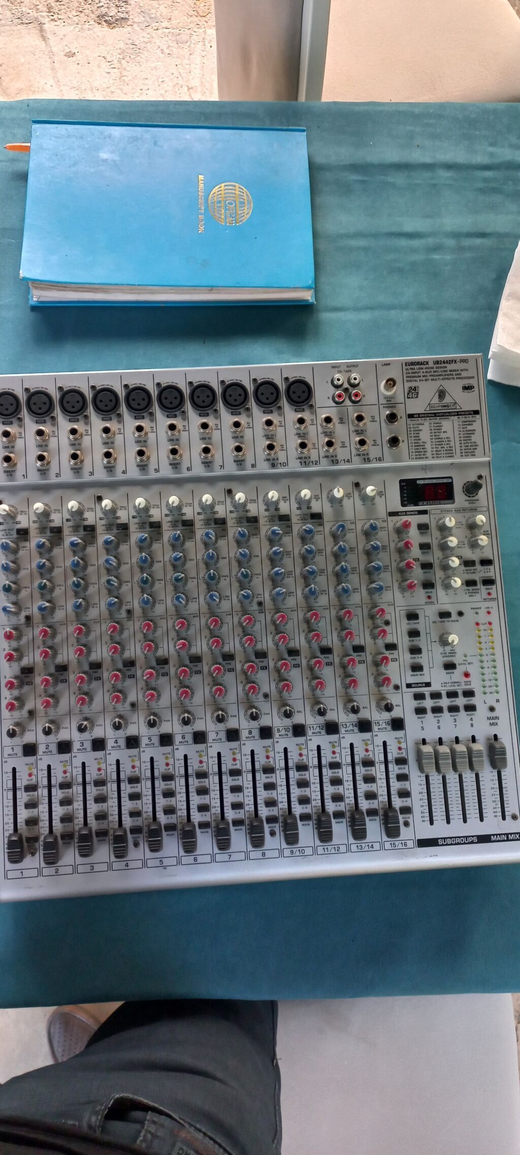 Behringer Eurorack UB2442FX-PRO mikser ideal veziyyetde - 24 girişli — Studiya və konsert üçün, Füzuli (6)