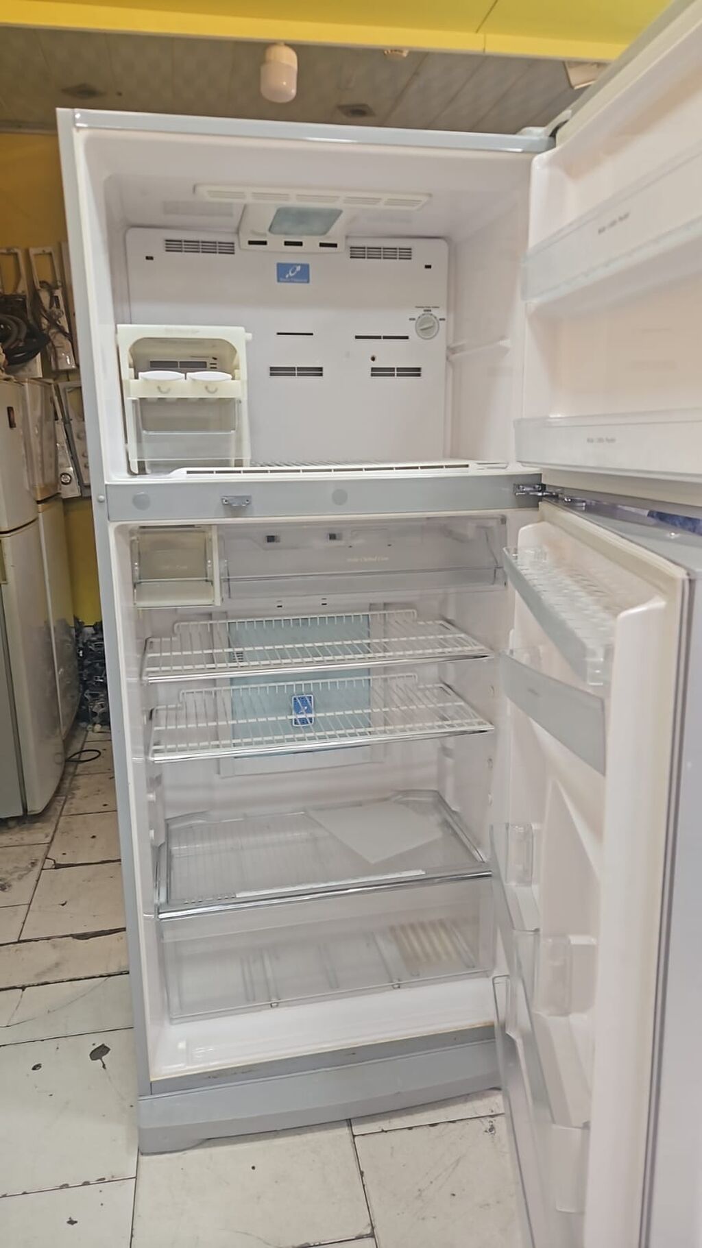 İki qapılı soyuducu (üst kamera dondurucu) Xüsusiyyətlər: - Rəng — Soyuducular, Bakı (2)