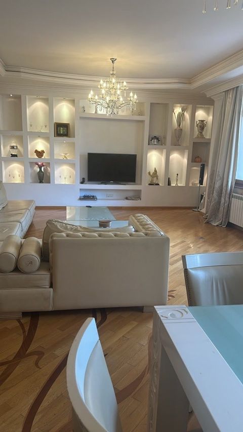 İcarəyə verilir 4 otaqlı yeni tikili 196 m² — Bakı