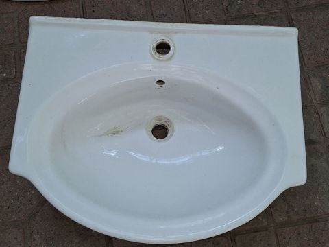 Ağ keramika hamam/lavabo qabı (divara montaj üçün) satilir. Isteyenler — Sabuhi Ahmadof