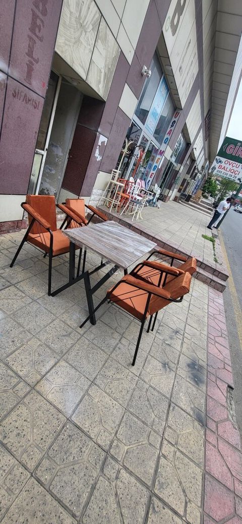 Masa və oturacaqlar — Bakı
