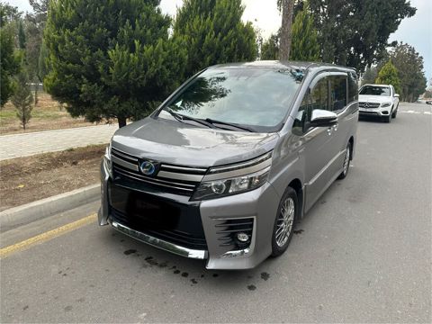 Toyota Voxy, 1.8 L, 1 kWh, 2017 il, 210 000 km — Goranboy