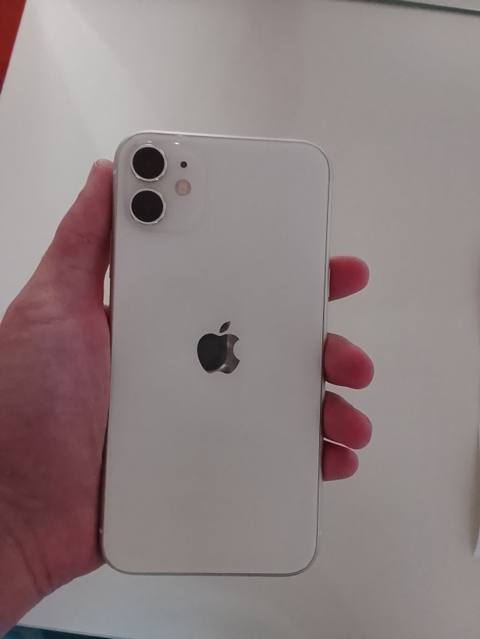 IPhone 11, Ağ, Face ID — 300 ₼ · Mingəçevir · Apple iPhone IPhone 11, Ağ, Face ID — Mingəçevir
