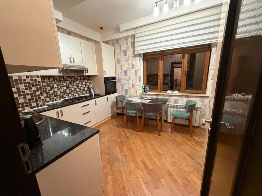 Satılır 2 otaqlı köhnə tikili 69 m² — Mənzil, Bakı (2)