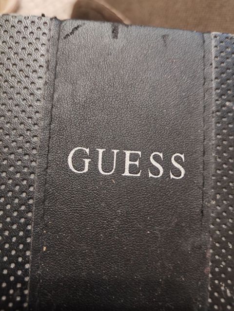 Guess kişilər üçün qol saatı - Brend: Guess - Korpus və qolbaq — Watches