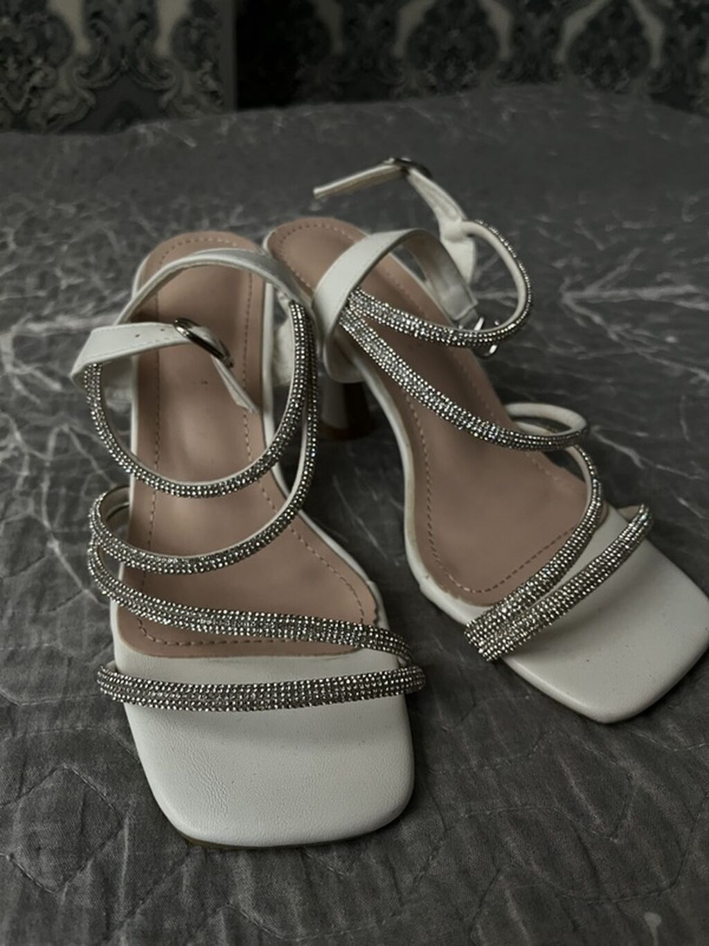 Ağ rəngli qadın sandaleti – zər ifa və rahatlıq bir arada. - Model — Sandal, Xırdalan (2)