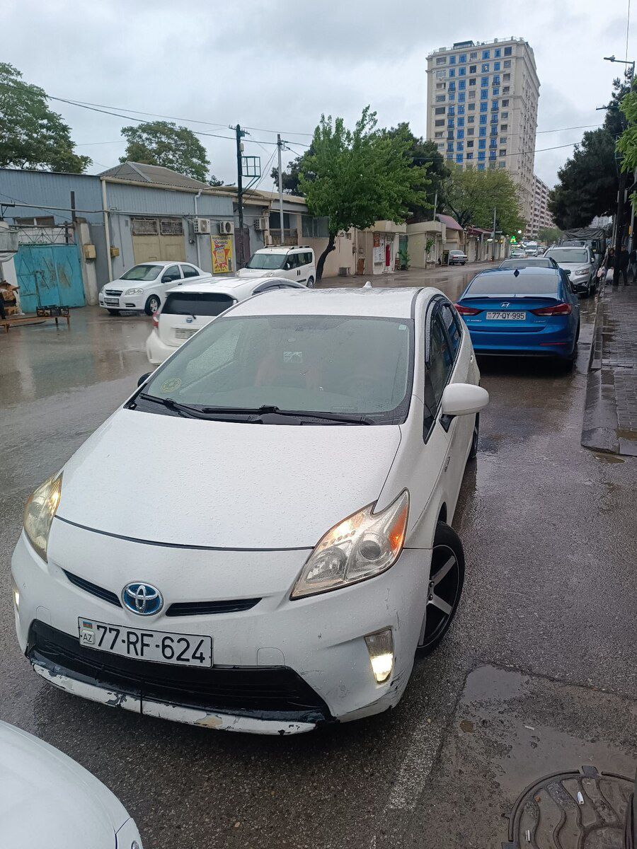Toyota Prius, 2014 il 77-RF-624 — Avtomobillər, Bakı (2)