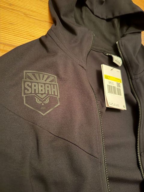 Sabah FK paradnı jaketı,təptəzə birkası ılə satılır. Klubub fan — Outerwear — Other