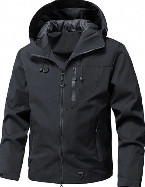 Kişi üçün qara rəngli kapüşonlu yüngül jaket - Minimalist dizayn — Bakı