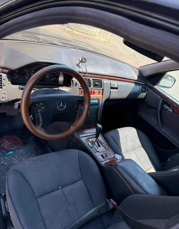 Mercedes E 220, 2002 il, 559625 km, 2.2 L 90-VN-096 — Avtomobillər (4)