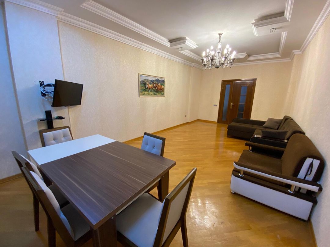 Satılır 3 otaqlı yeni tikili 150 m² — Mənzil, Bakı (2)