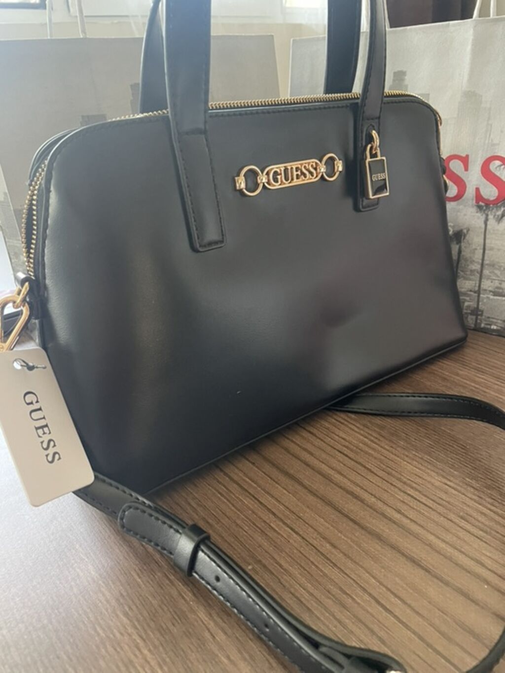 Guess qadın çantası – klassik qara rəngdə, qızılı detallarla - Model — Çantalar, çamadanlar, cüzdanlar, Bakı (3)