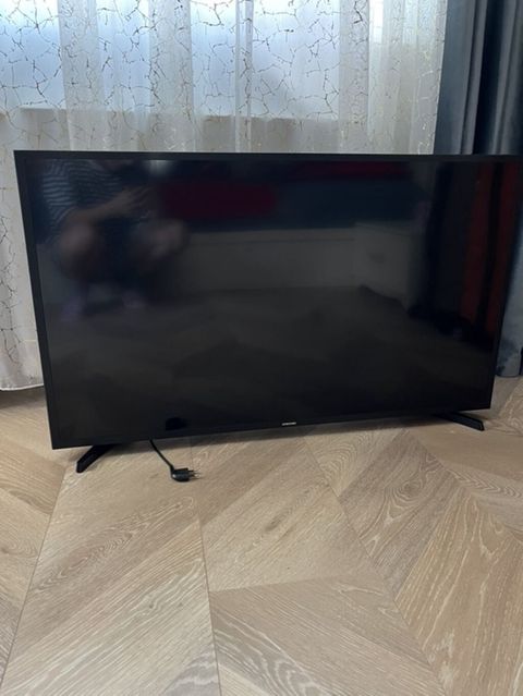 Samsung LED televizor - Təxmini ekran ölçüsü: 43–50 düym aralığında — Bakı