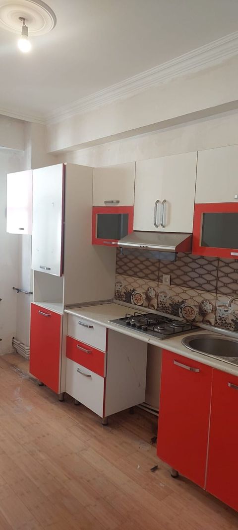 Metbex mebeli 200 azn satilir‼ cixmalidir ustunde qaz moyka — Bakı