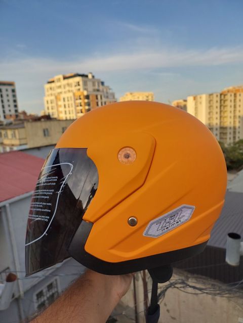 Moped/Velosiped üçün keyfiyyətli kask satıram Yenidir, qulaq baş — Motorcycle gear