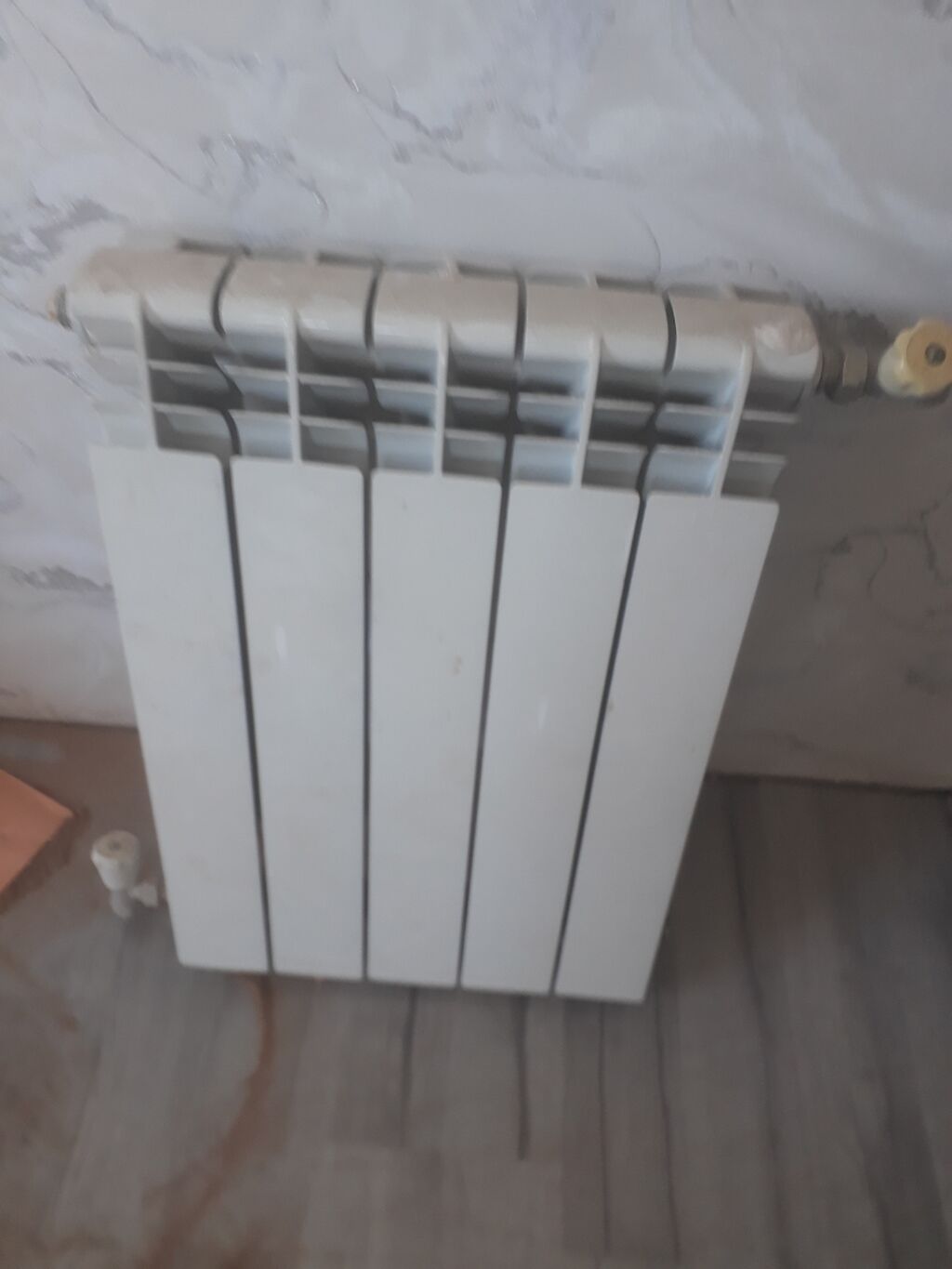 Alüminium radiator – 5 seksiyalı Xüsusiyyətlər: - Material: alüminium — Radiatorlar, Bakı