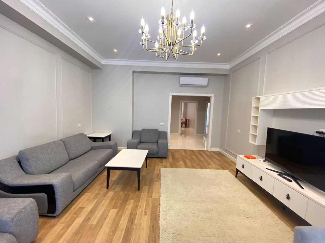 İcarəyə verilir 4 otaqlı yeni tikili 200 m² — Mənzil, Bakı (7)