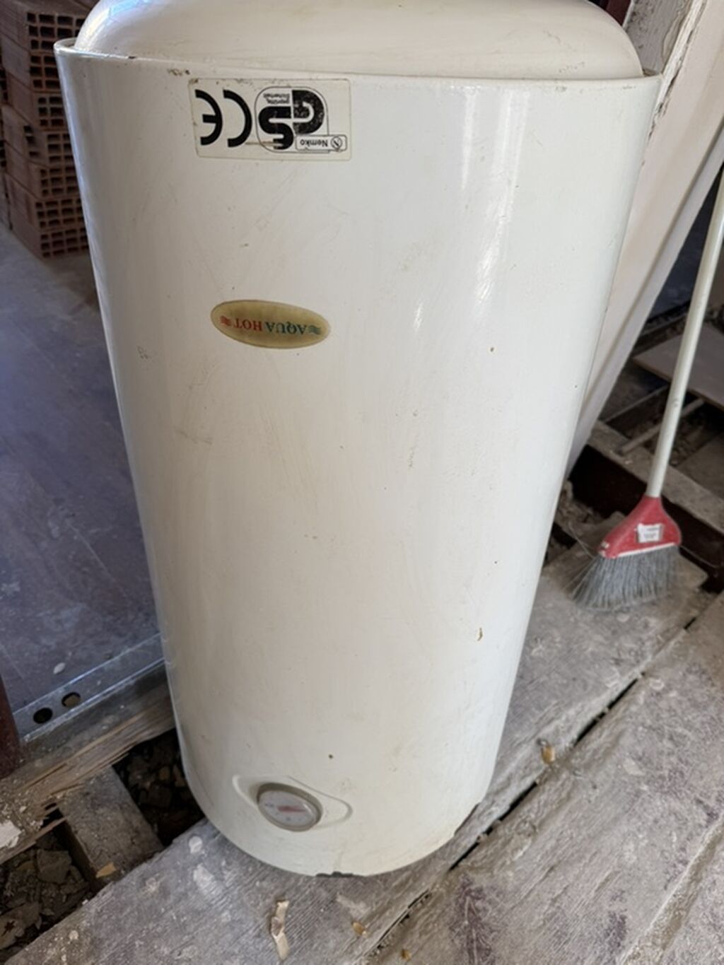 Aqua Hot elektrik su qızdırıcısı (boiler) - Silindrik gövdə, şaquli — Su qızdırıcılar, Xırdalan (2)