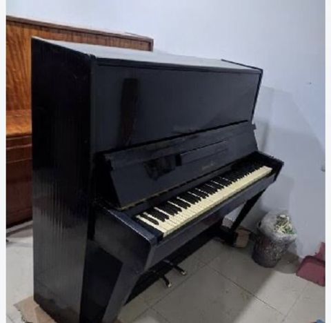Akkustik upright pianino - Klassik şaquli konstruksiya, laklı qara — Bakı
