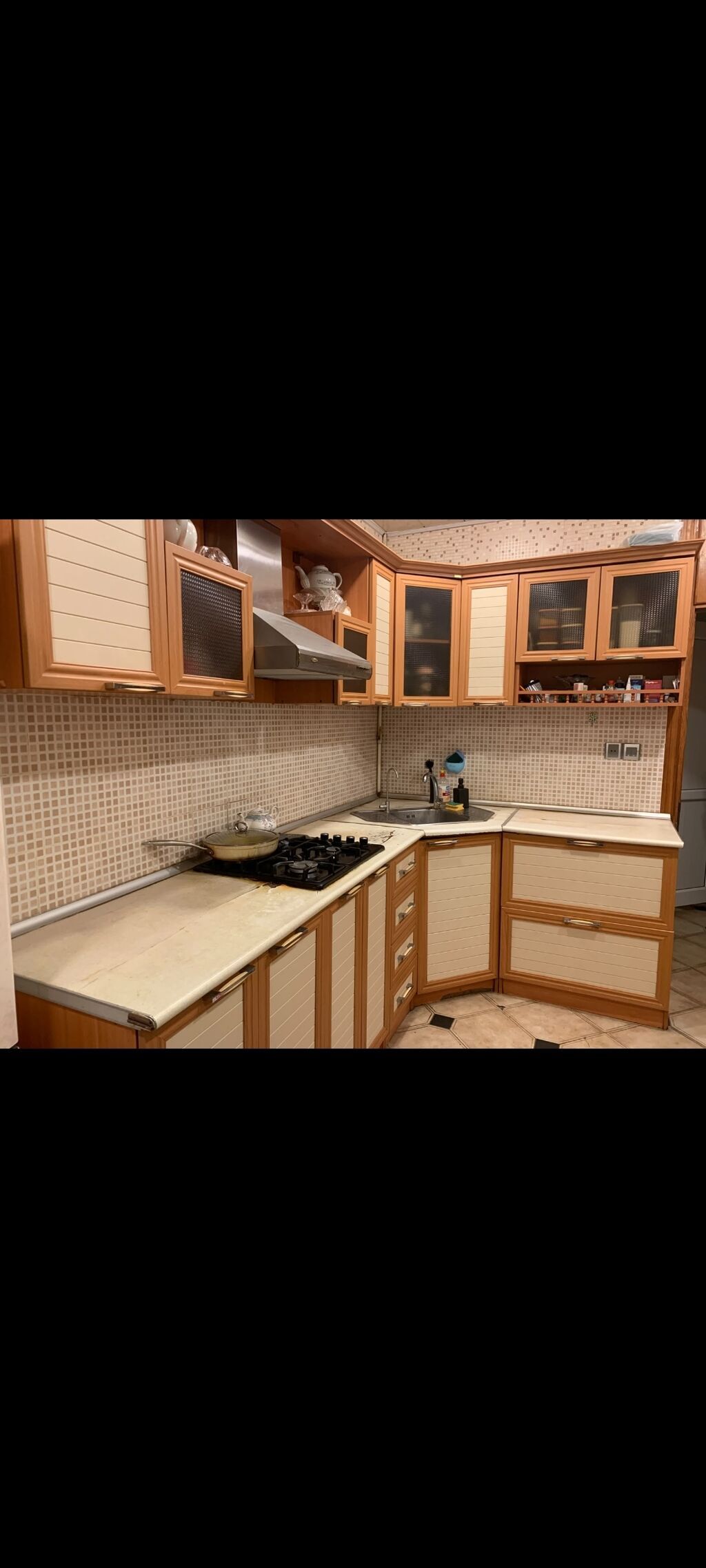 Mətbəx mebeli 200₼ Qaz və moyka verilir.Ölçü dəqiq deyil.Ünvan — Mətbəx mobilyası, Bakı