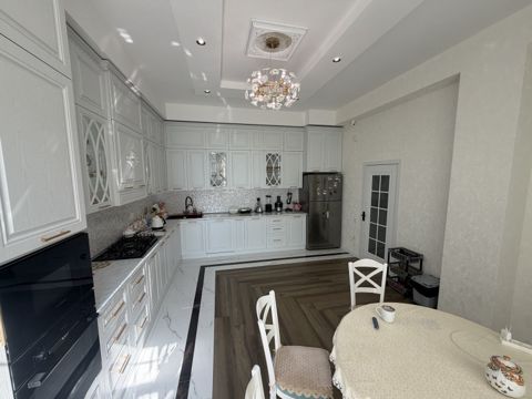Satılır 6 otaqlı həyət evi/bağ evi 240 m² — Bakı