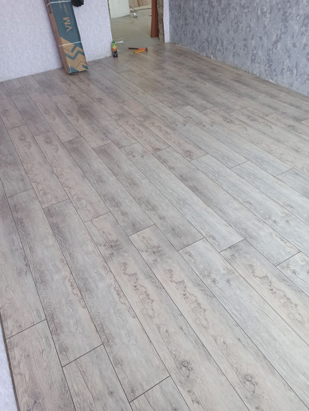 Laminat döşəmə və plitə tipli döşəmə işləri – peşəkar quraşdırma — Döşəmə və tavan işləri, Digah (4)