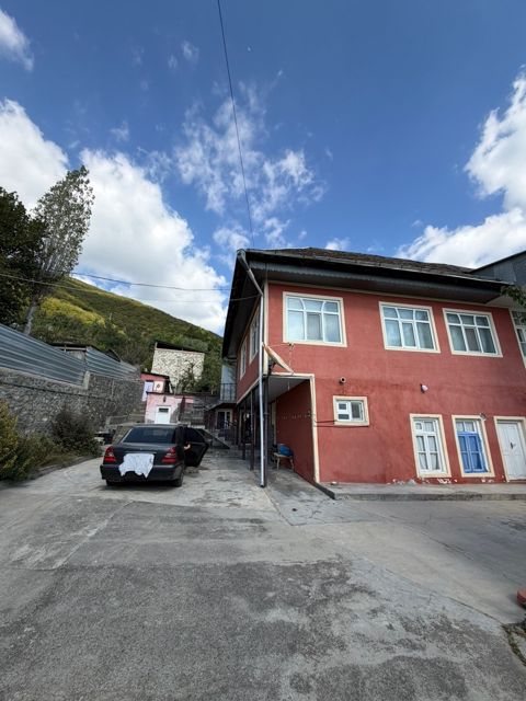 Həyət evi, Şəki r — Şəki