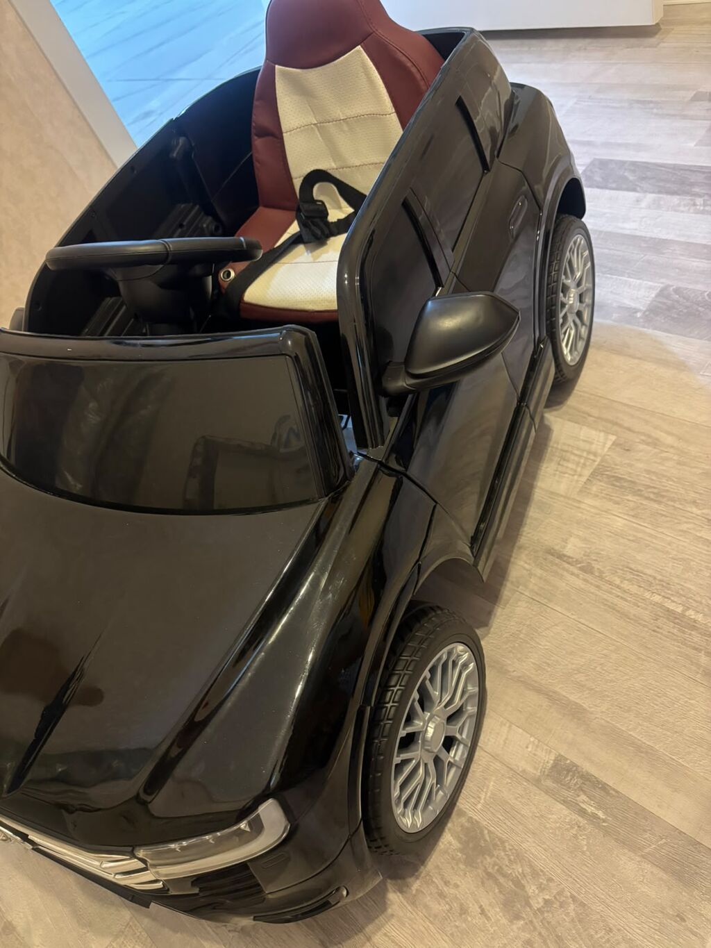 Uşaq üçün elektrikli oyuncaqlı avtomobil – Toyota üslublu, qara rəng — Uşaq avtomobilləri, Xırdalan