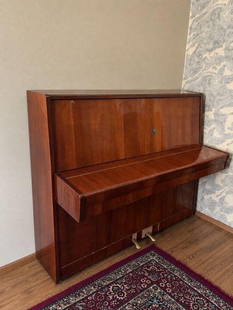 Pianino satılır. Belarus Köklənməlidir. Qiymət: 120 AZN. Ünvan: Nizami — Bakı