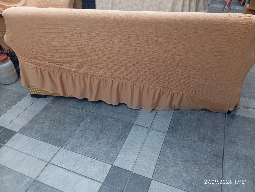 Divan üçün İşlənmiş rəng - Bej Yataq örtüyü, Ünvandan götürmə — Örtüklər və çarşavlar, Bakı (2)
