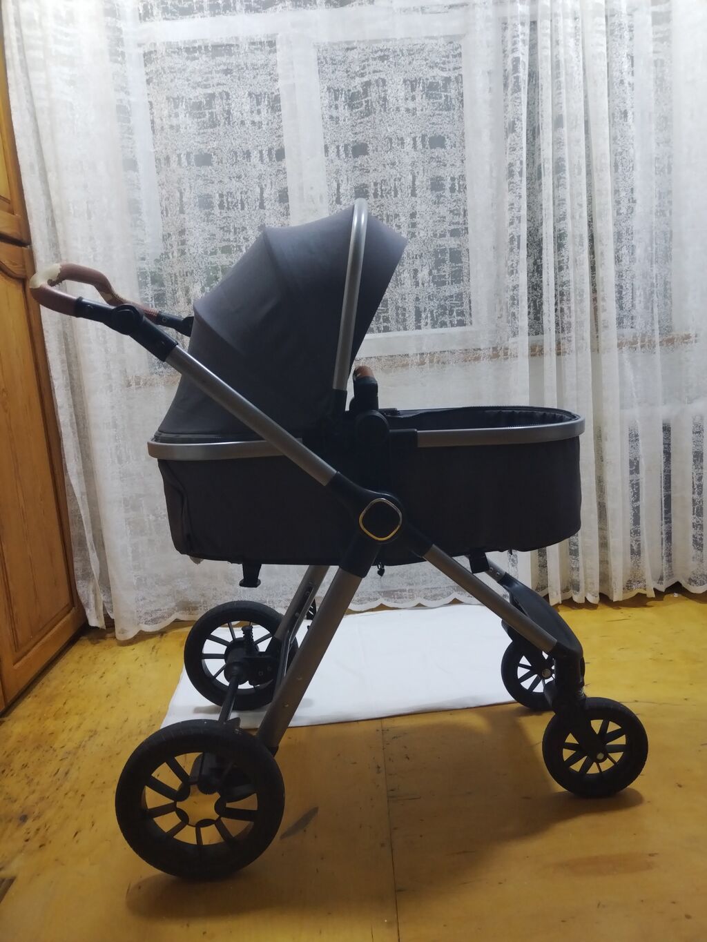 Çıxarıla bilən beşikli araba, Kidilo, İşlənmiş, Ünvandan götürmə — Arabalalar, Bakı (2)