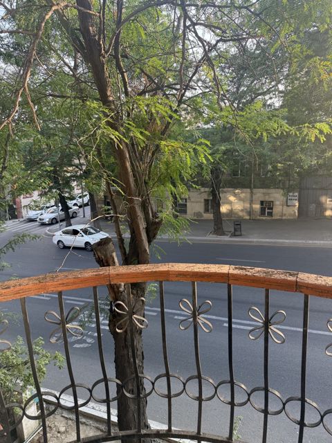 Satılır 4 otaqlı köhnə tikili 141 m² — Bakı