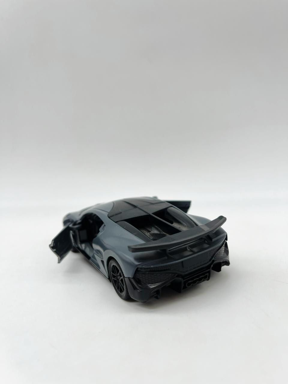 Maşın Bugatti Chiron, metal, qara — Mallar, Bakı (2)