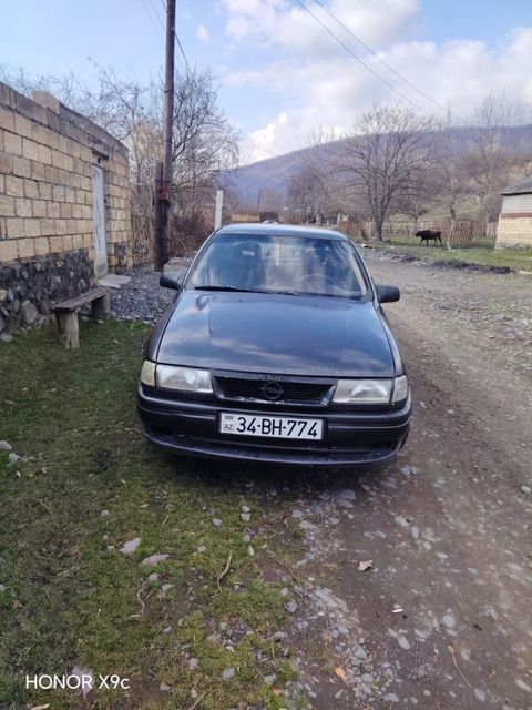Opel Vectra, 2.0 L, 1995 il, 578 335 km — Qax