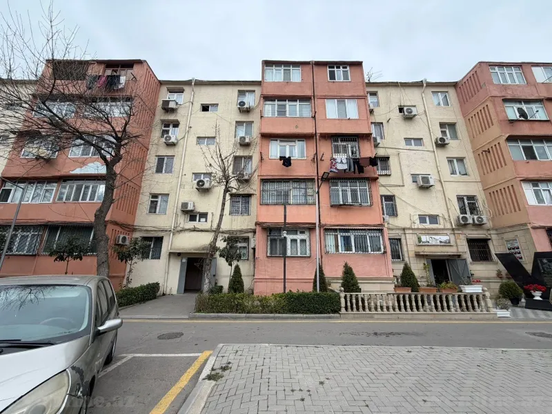 Satılır 3 otaqlı Mənzil Köhnə tikili 70 m² Bakı, Nizami r., Xalqlar Dostluğu m., 8-ci kilometr — Mənzil, Bakı