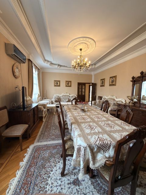 Satılır 6 otaqlı həyət evi/bağ evi 500 m² — Bakı