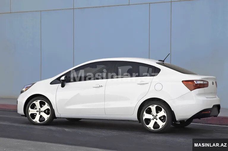 Kia Rio, 2018 il — Minik avtomobili icarəsi, Bakı (2)