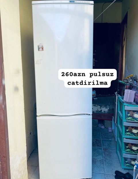 İki qapılı soyuducu (aşağıda dondurucu bölmə, yuxarıda soyuducu — Bakı