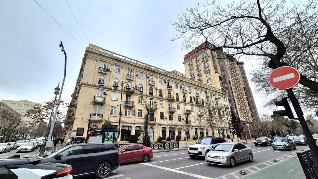 Satılır 6 otaqlı köhnə tikili 220 m² — Mənzil, Bakı (2)