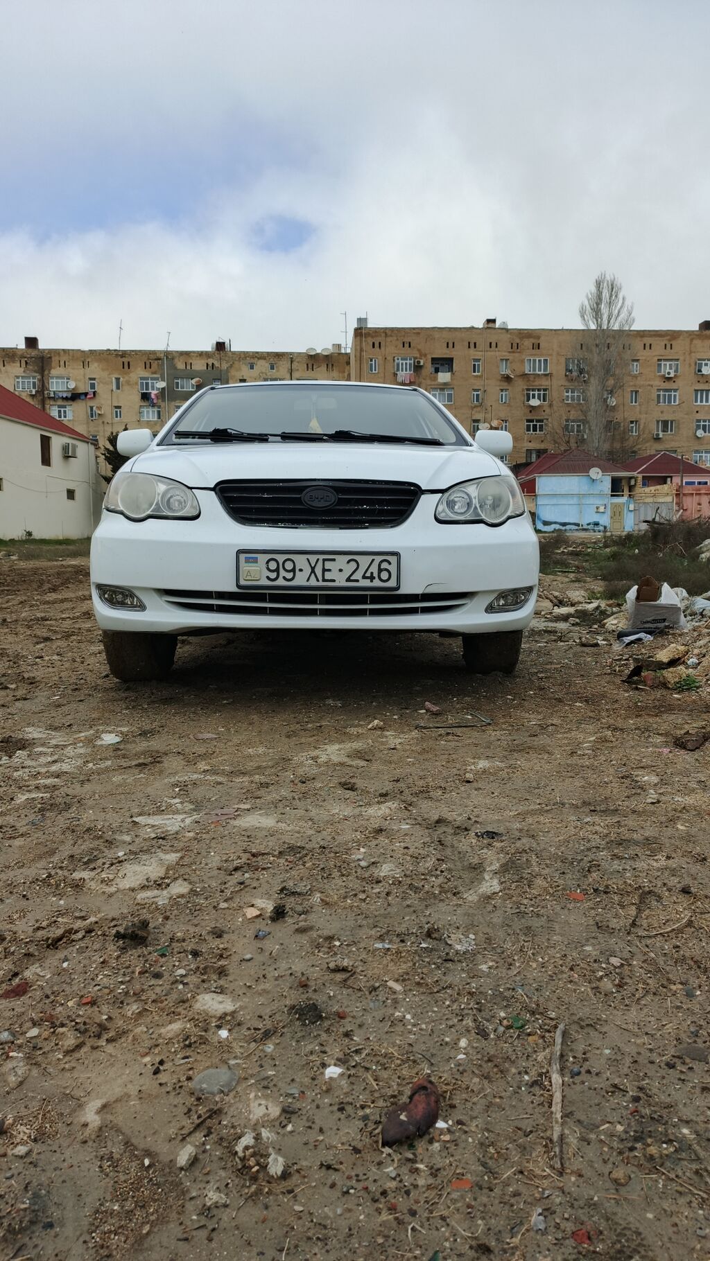 Ağ rəngli 4 qapılı sedan. Texniki xüsusiyyətlər və komplektasiya 99-XE-246 — Avtomobillər, Bakı (6)